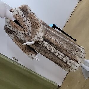 VINTAGE Regal Furs Allen Marcus Edmonton Montana Bobcat Fur Coat